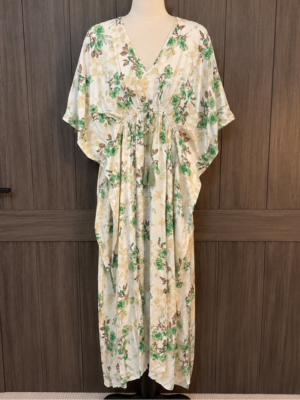 entro Cream Floral dress size small